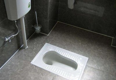 衛(wèi)生間潮濕多霉？玻璃膠易發(fā)黑？懂行人都在用這種替代品，防霉更衛(wèi)生